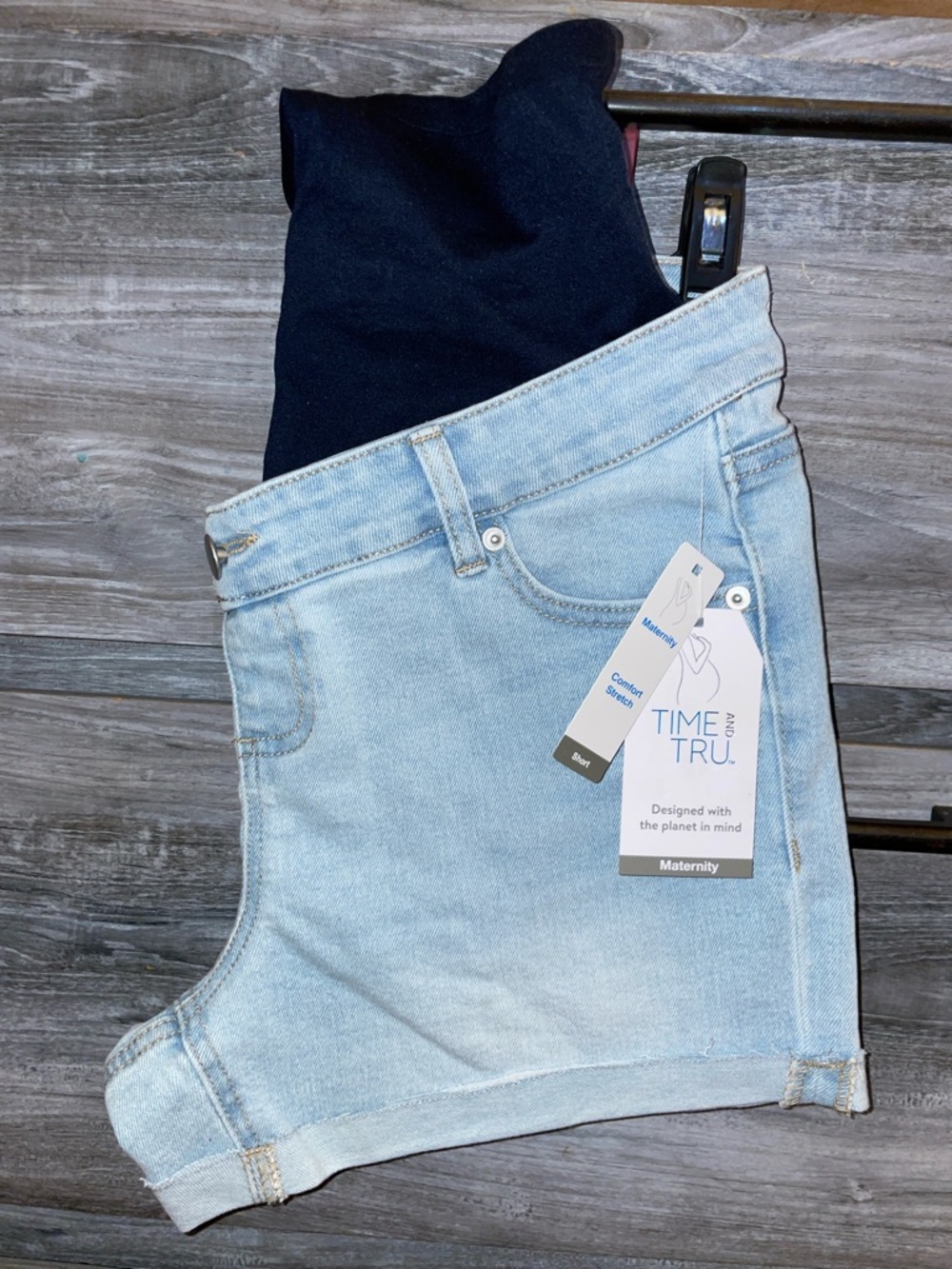 Time and Tru Light Wash Denim Maternity Shorts Size Small